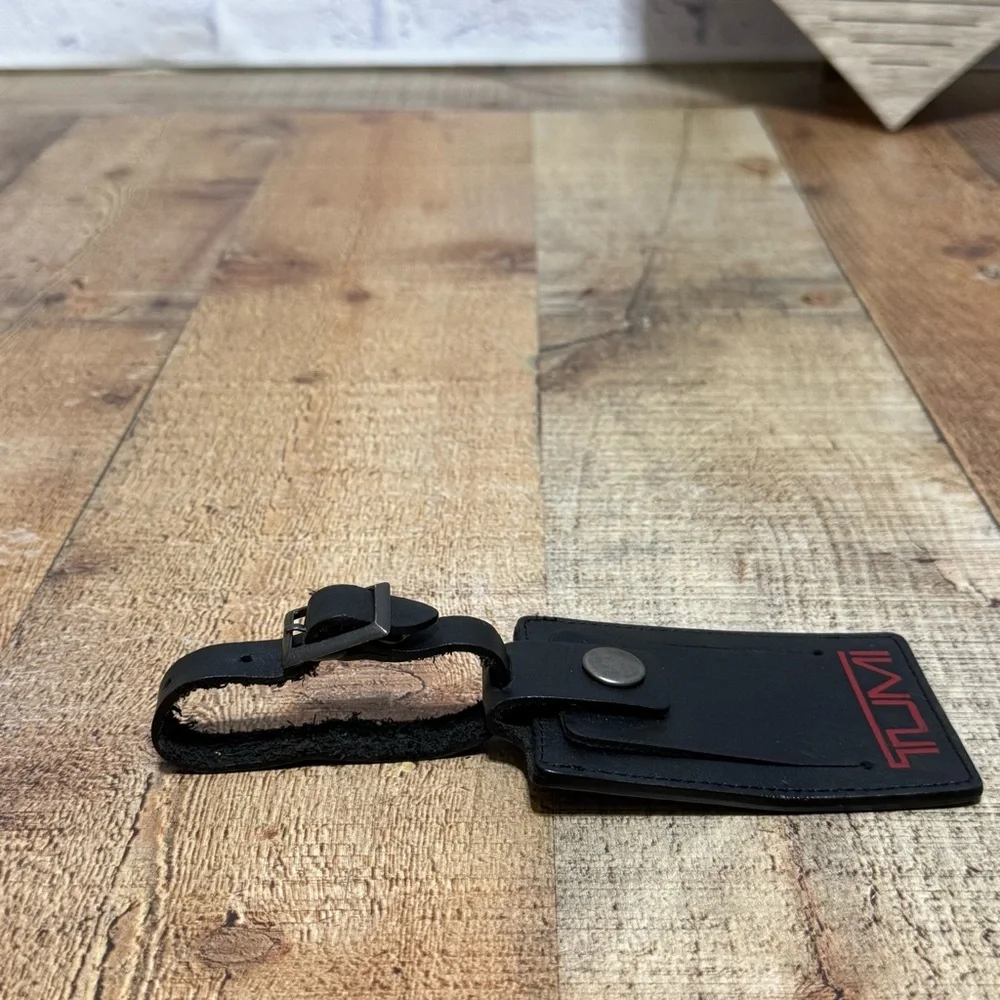 TUMI 'Alpha' Black / Red Leather Luggage Tag - Medium
